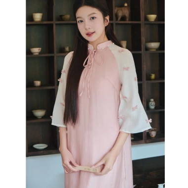 Áo dài nữ cách tân dáng suông chất crep mềm mại, tay lơ 2 màu hồng xanh – Giá 380k