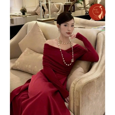 Áo dài nữ cách tân trễ vai xéo tay co giãn đỏ đô thanh lịch kèm quần - Giá 450.000đ