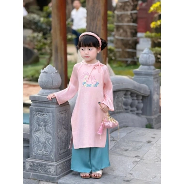 Áo Dài Tết Bé Gái Cúc Chi + Mấn Thỏ Thêu Xinh Xắn Giá 495k Giảm Đến 603.900 VND 4