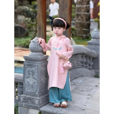 Áo Dài Tết Bé Gái Cúc Chi + Mấn Thỏ Thêu Xinh Xắn Giá 495k Giảm Đến 603.900 VND 5