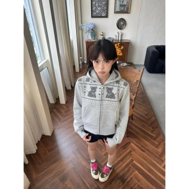 Áo Khoác Cardigan Nữ Retro Họa Tiết Gấu Nhỏ với Mũ Trùm Đầu, Ấm Cho Thu Đông 2 Áo Khoác Cardigan Nữ Retro Họa Tiết Gấu Nhỏ với Mũ Trùm Đầu, Ấm Cho Thu Đông 2