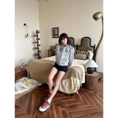 Áo Khoác Cardigan Nữ Retro Họa Tiết Gấu Nhỏ với Mũ Trùm Đầu, Ấm Cho Thu Đông
