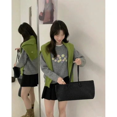 Áo len nữ thêu hoa chỉ màu nổi - 2 màu thời trang, siêu ấm, giá chỉ 390.000₫