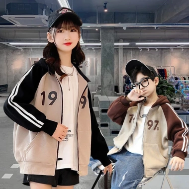 Áo nỉ hoodie bé trai mẫu 7, áo khoác nỉ dày 18‑52kg, thu đông, giá 85.000₫ 8 Áo nỉ hoodie bé trai mẫu 7, áo khoác nỉ dày 18‑52kg, thu đông, giá 85.000₫ 8