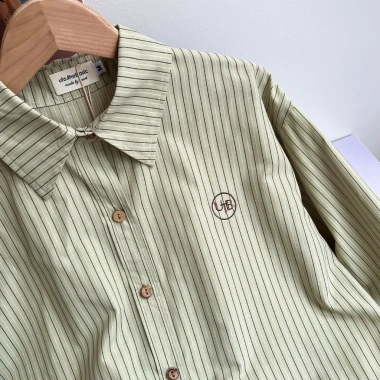 Áo sơ mi kẻ đũi cotton Vintage, thêu logo - giảm giá 160k từ ufo.thebasic 7 Áo sơ mi kẻ đũi cotton Vintage, thêu logo - giảm giá 160k từ ufo.thebasic 7