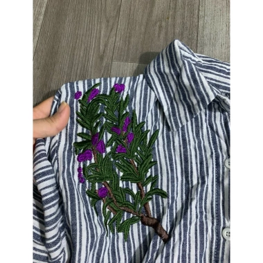 Áo sơ mi kẻ thêu xinh giảm giá 39.000đ - Phong cách trẻ trung, chất liệu thoáng mát