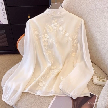 Áo sơ mi nữ xuân hè dài tay thêu nút, voan nhẹ, phong cách quốc gia – Giá chỉ 252.338₫ 3 Áo sơ mi nữ xuân hè dài tay thêu nút, voan nhẹ, phong cách quốc gia – Giá chỉ 252.338₫ 3