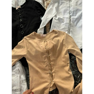 Áo thun tay siêu dài dáng ôm nút full khuy tròn, nhẹ sexy, cổ V trơn - 119k