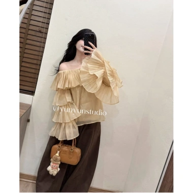 Áo tơ trễ vai tay loe xếp ly, xếp tầng tiểu thư sang chảnh – LALASTUDIO YUNG TOP, giá ưu đãi 316.800₫