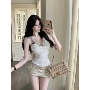 Áo vest cổ V Yujie cho người nổi tiếng, thanh lịch, dây vai hở sexy, hạt, áo ống thủ công mùa hè