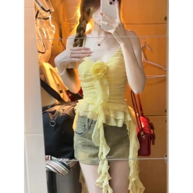 Áo vest xù cổ chữ V vàng ren không đều - Thiết kế mới mùa hè 2.025 giá ưu đãi 229k 3 Áo vest xù cổ chữ V vàng ren không đều - Thiết kế mới mùa hè 2.025 giá ưu đãi 229k 3
