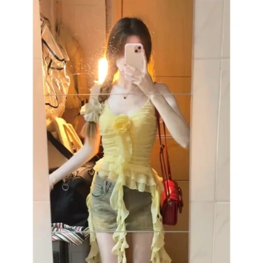 Áo vest xù cổ chữ V vàng ren không đều - Thiết kế mới mùa hè 2.025 giá ưu đãi 229k
