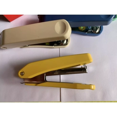 Bấm kim số 10 Plus cầm tay chính hãng – Độ bền cao, giá chỉ 35.000 VNĐ