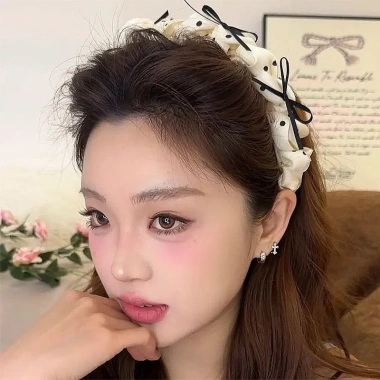 Băng đô cài tóc chấm bi, xược giữ tóc bèo nhún gắn nơ nhỏ Giá chỉ 38.800 VND