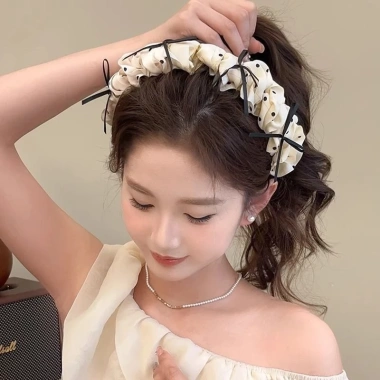 Băng đô cài tóc chấm bi, xược giữ tóc bèo nhún gắn nơ nhỏ Giá chỉ 38.800 VND