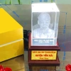 Biểu Trưng Pha Lê 3D Tượng Bác Khắc Laser Đế Gỗ Đèn LED Quà Hoàng Gia 750k 3