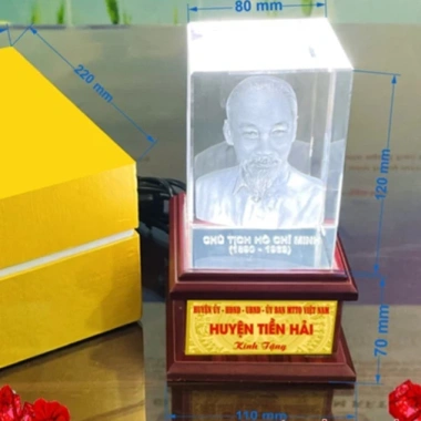 Biểu Trưng Pha Lê 3D Tượng Bác Khắc Laser Đế Gỗ Đèn LED Quà Hoàng Gia 750k 3