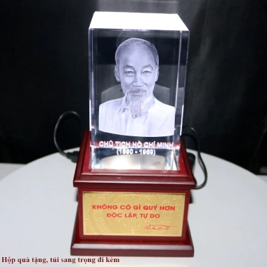 Biểu Trưng Pha Lê 3D Tượng Bác Khắc Laser Đế Gỗ Đèn LED Quà Hoàng Gia 750k 7