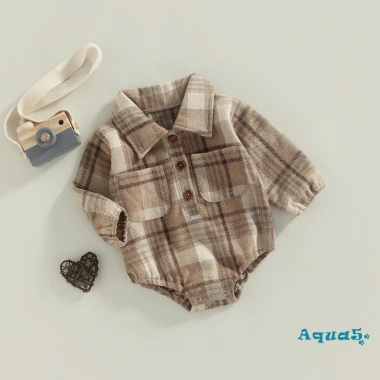Bộ áo liền quần tay dài Aqua cho bé trai, họa tiết kẻ sọc cổ điển, túi tiện, nút cài, giá chỉ 181.440 VND