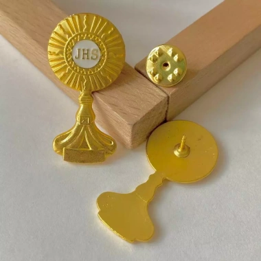Bộ Brooch Thánh Giá Kitô - Quà Tặng Lễ, kèm túi xách và mũ, giảm 17% chỉ 64.350₫ 3 Bộ Brooch Thánh Giá Kitô - Quà Tặng Lễ, kèm túi xách và mũ, giảm 17% chỉ 64.350₫ 3