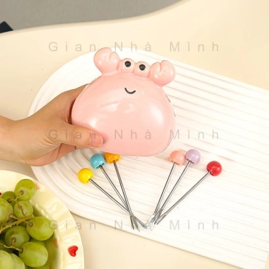 Bộ Dĩa Gắp Trái Cây Hình Cua Ngộ Nghĩnh - Hộp Sứ & Dĩa Inox 4 Màu, Phù hợp Bàn Ăn & Tiệc Buffet, Giá Ưu Đãi 112.500₫ 3 Bộ Dĩa Gắp Trái Cây Hình Cua Ngộ Nghĩnh - Hộp Sứ & Dĩa Inox 4 Màu, Phù hợp Bàn Ăn & Tiệc Buffet, Giá Ưu Đãi 112.500₫ 3