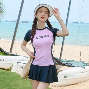 Bộ đồ bơi nữ đi biển hồng phấn phối đen - váy xòe, áo tay ngắn in chữ, giảm giá 199k