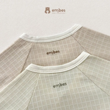 Bộ Newborn Embes Dài Tay Cài Chéo + Mũ Cotton Mỏng Mát cho Bé 0‑3 Tháng – Giá chỉ 272.250đ