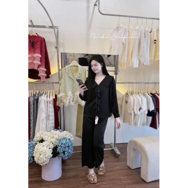 Bộ Ngủ Lụa Cao Cấp Dài Cổ Bèo Voan Dây Hoa Chuông Tiểu Thư Lyly QCCC - 545k