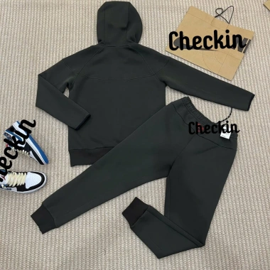 Bộ Quần Áo Nam Nữ Hai Màu Họa Tiết Logo Trước - Thể Thao Nỉ Dày Giày Dặn Siêu Mê Giá 559k 3 Bộ Quần Áo Nam Nữ Hai Màu Họa Tiết Logo Trước - Thể Thao Nỉ Dày Giày Dặn Siêu Mê Giá 559k 3