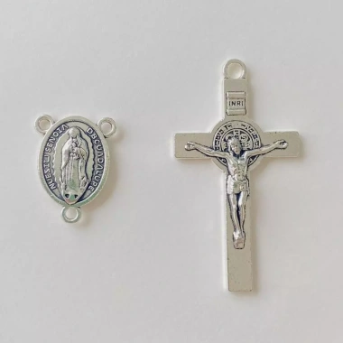 Bộ vòng cổ chuỗi Mân Côi kèm Thánh Benedikt, biểu tượng Đức Mẹ Maria - Giá ưu đãi 54.450đ
