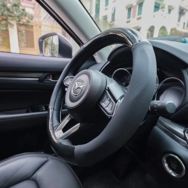Bọc vô lăng carbon 38cm cho Mazda 2, 3, 6, CX5, BT50, CX8, CX9 - Giá ưu đãi 130k
