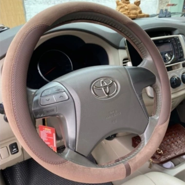 Bọc vô lăng da lộn da đục lỗ thoáng khí, chống trượt cho xe 4-16 chỗ, bán tải, tải nhẹ - Giá 230.000đ