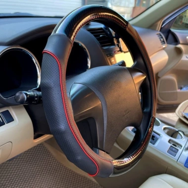 Bọc vô lăng da thật vân carbon 38cm Siêu thoáng khí, êm tay, chống trượt, 450.000đ