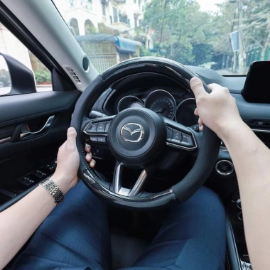 Bọc vô lăng vân carbon đính logo Toyota, Mazda, Hyundai, Kia, Mitsubishi, Suzuki, VinFast, BMW, Honda - Giá chỉ 99.000đ 3