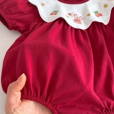 Body liền thân bé gái đỏ thêu hoa thỏ cotton mềm mịn - Đầy tháng lễ tết - Giá 139k 9
