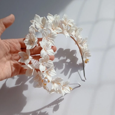 Bờm hoa cô dâu handmade nhà xoài – Trang trí tiệc cưới, giá ưu đãi 459.000₫ 5 Bờm hoa cô dâu handmade nhà xoài – Trang trí tiệc cưới, giá ưu đãi 459.000₫ 5