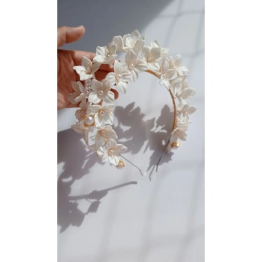 Bờm hoa cô dâu handmade nhà xoài – Trang trí tiệc cưới, giá ưu đãi 459.000₫ 6 Bờm hoa cô dâu handmade nhà xoài – Trang trí tiệc cưới, giá ưu đãi 459.000₫ 6