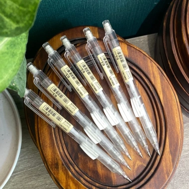 Bút chì kim Deli - Ngòi 0.5mm, đầu tẩy, vỏ kim loại bảo vệ ngòi, giá 33.000₫ 2 Bút chì kim Deli - Ngòi 0.5mm, đầu tẩy, vỏ kim loại bảo vệ ngòi, giá 33.000₫ 2