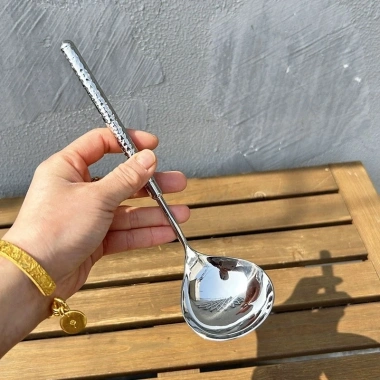 Cặp muỗng Chockmen cán tròn khắc vân inox 18/10 - Muỗng ăn lẩu, múc canh, chỉ 129k