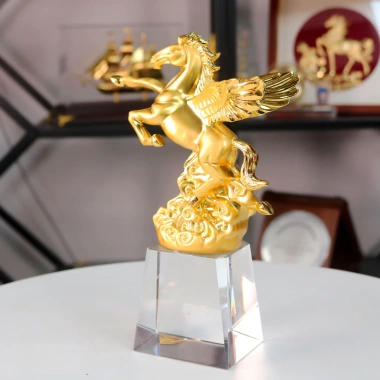 Cúp Vinh Danh Ngựa ThiênThần 2.026 - Cúp Mã Đáo Thành Công Pha Lê Mạ Vàng Cao Cấp, Quà Tặng Hoàng Gia, Giá chỉ 690.000₫ 4
