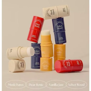 DAISO Comma Perfume Stick 4.7g Nước hoa rắn không cồn – Mùi Bình minh Musk, Rosie, Vani Jazz – 154,827 VND