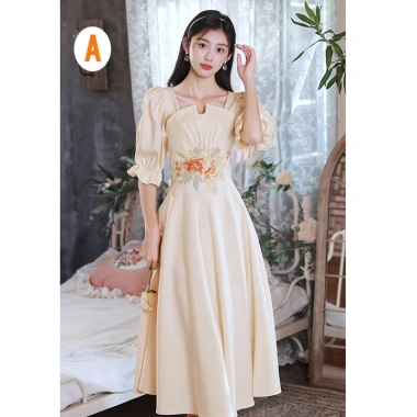 Đầm phù dâu sườn xám mỏng nhẹ, sang trọng cho cô dâu và nhóm cưới mùa xuân hè