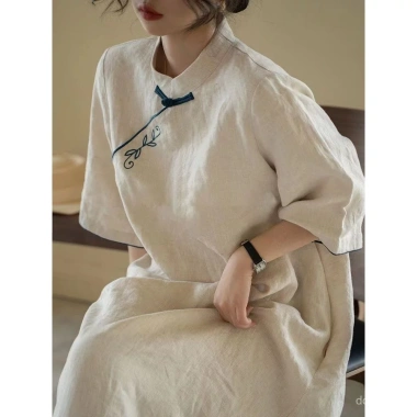 Đầm Qipao Trung Hoa vải lanh cotton thoáng mát, thêu retro, cổ áo thanh lịch - Giảm 21%