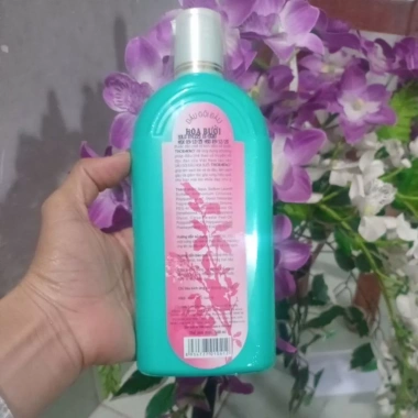 Dầu gội Hoa Bưởi 500ml với tóc mượt mà, sạch sẽ, giá ưu đãi 66.600₫