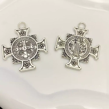 Dây chuyền chữ thập Benediction - Vòng cổ và móc khóa thủ công, giảm giá 20% 2 Dây chuyền chữ thập Benediction - Vòng cổ và móc khóa thủ công, giảm giá 20% 2