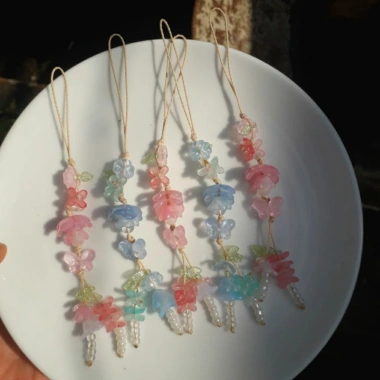 Dây treo điện thoại, móc chìa khóa hoa lily, bướm mùa xuân - Giá ưu đãi 28.300đ | xeochuhandmade