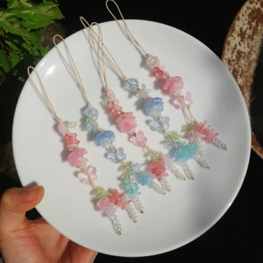 Dây treo điện thoại, móc chìa khóa hoa lily, bướm mùa xuân - Giá ưu đãi 28.300đ | xeochuhandmade