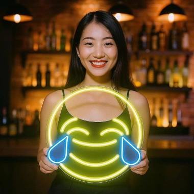 Đèn LED Neon Emoji Cười Treo Tường – Nhiều mẫu, kèm nguồn & miếng dán, 249.000₫