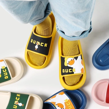 Dép Cheerful Mario EVA đế mềm chống trượt, hình vịt hoạt hình đáng yêu, size 17-28cm, giá 124.632 VND