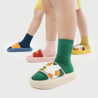 Dép Cheerful Mario EVA đế mềm chống trượt, hình vịt hoạt hình đáng yêu, size 17-28cm, giá 124.632 VND